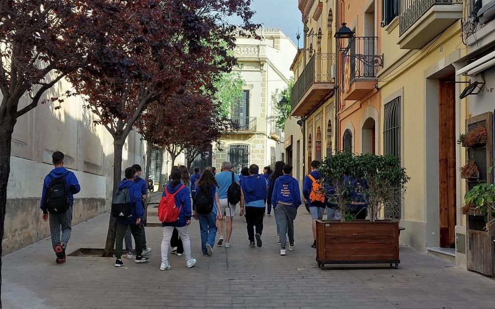 Alumnat del Programa Erasmus+ pel carrer Sant Joan