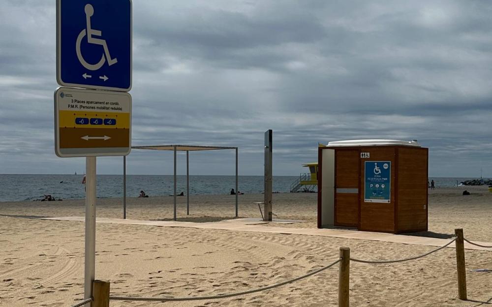 Zona PMR al costat de l'estació de tren de Cabrera de Mar-Vilassar de Mar