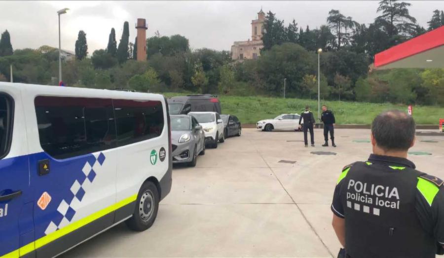 Agents Policia Local de camí als municipis afectats per la DANA