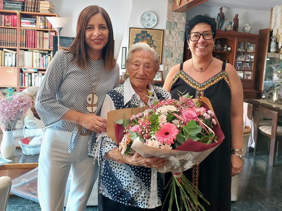 Visita a l'àvia centenària Maria Luisa López