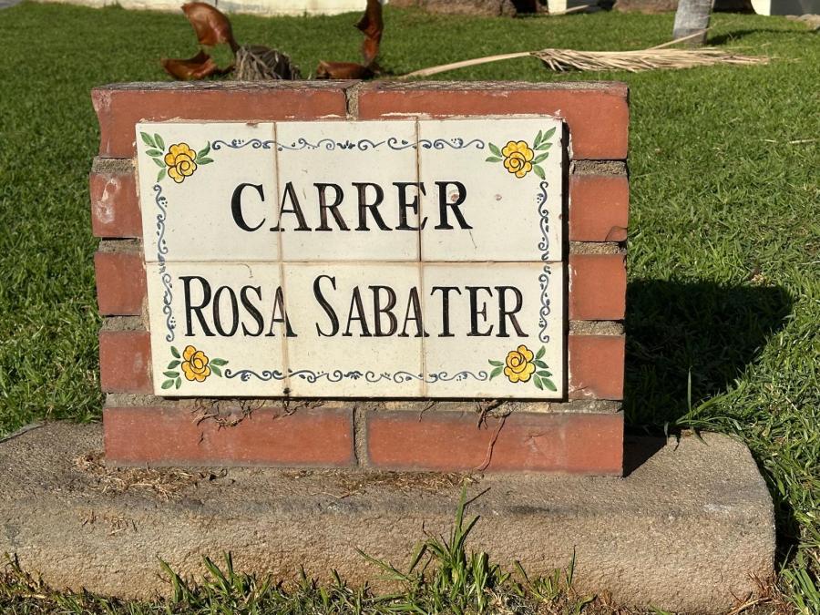 Placa del carrer Rosa Sabater