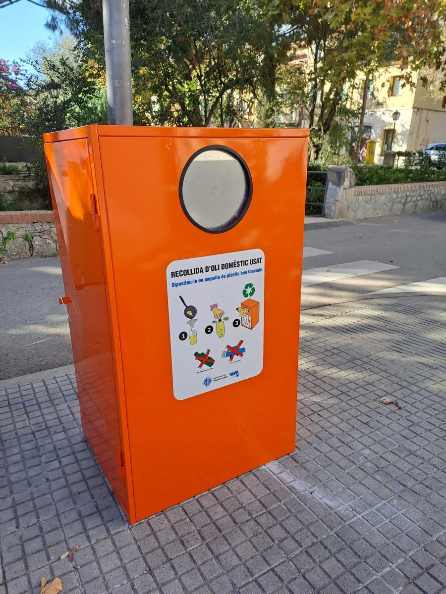 Nou contenidor ubicat a la cruïlla de la Carretera de Cabrils amb el carrer Montserrat