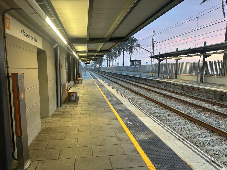 Andana de l'estació de tren de Vilassar de Mar