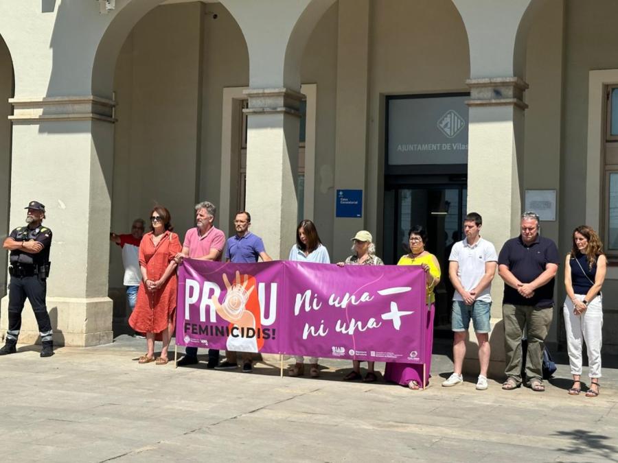 Minut de silenci a la plaça de l'Ajuntament