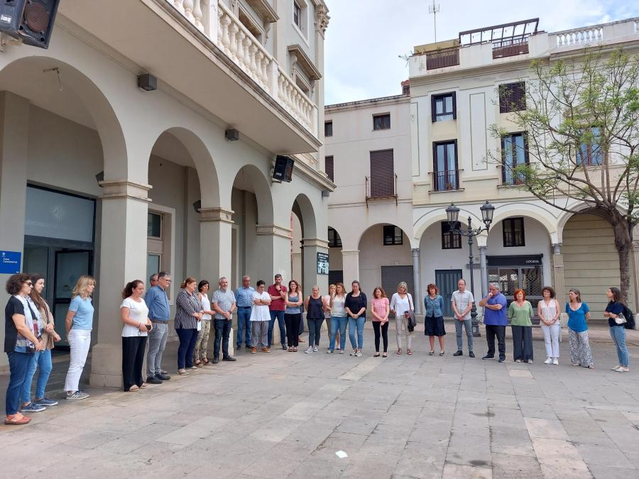 Minut de silenci a la plaça de l'Ajuntament