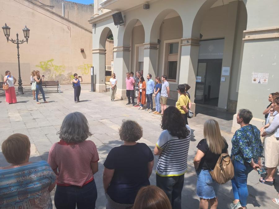 Minut de silenci a la plaça de l'Ajuntament