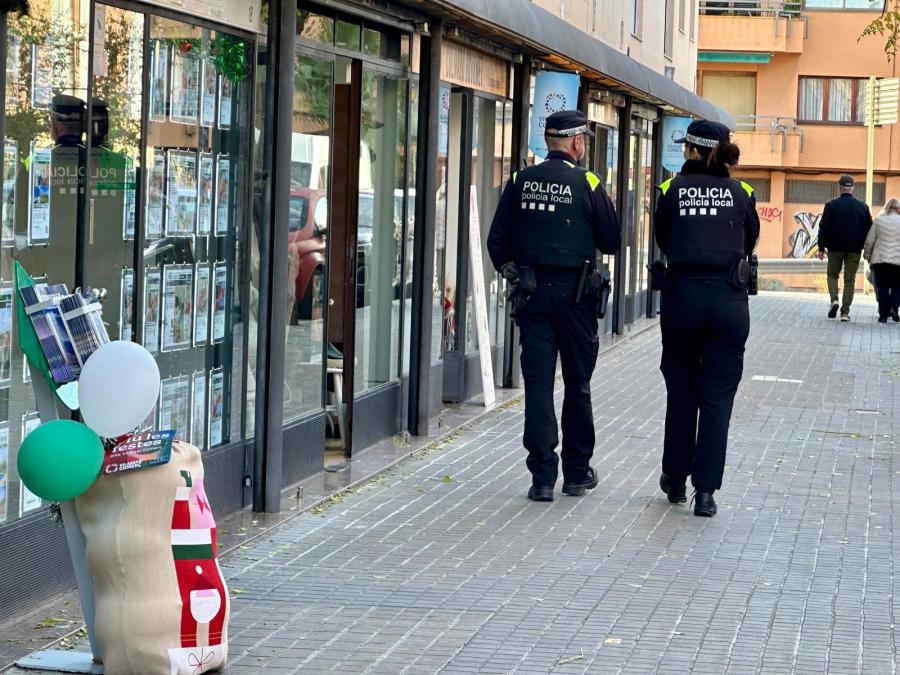 Patrullatge a la zona comercial del carrer Narcís Monturiol