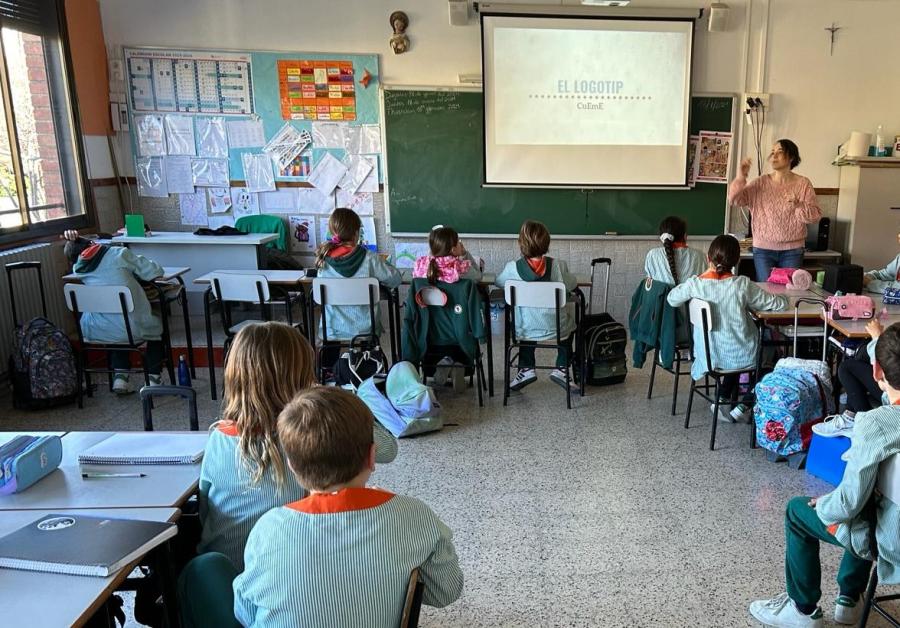 Taller del projecte CUEME per crear el logotip de la cooperativa escolar
