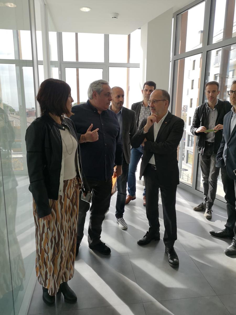 Visita del conseller de Drets Socials, Carles Campuzano, a l'Espai 9 centre