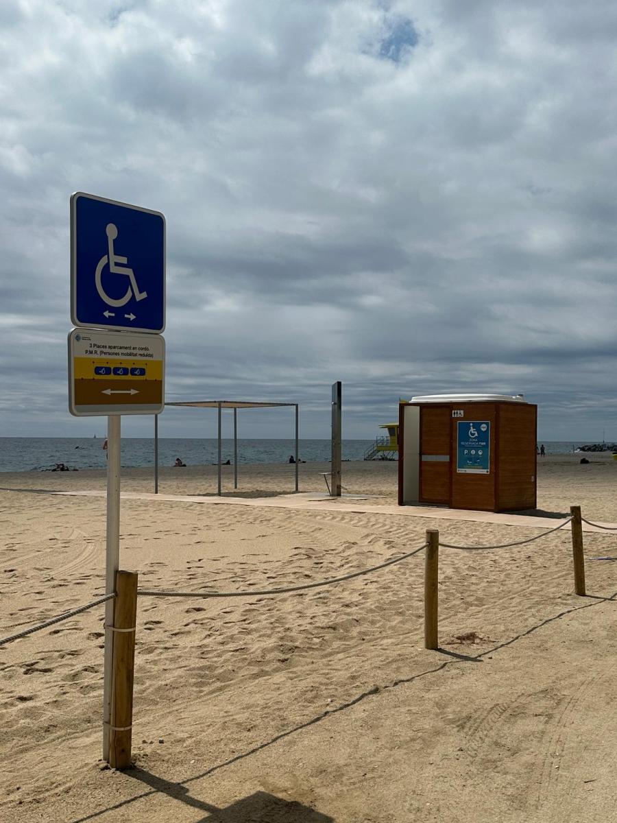 Zona PMR al costat de l'estació de tren de Cabrera de Mar-Vilassar de Mar