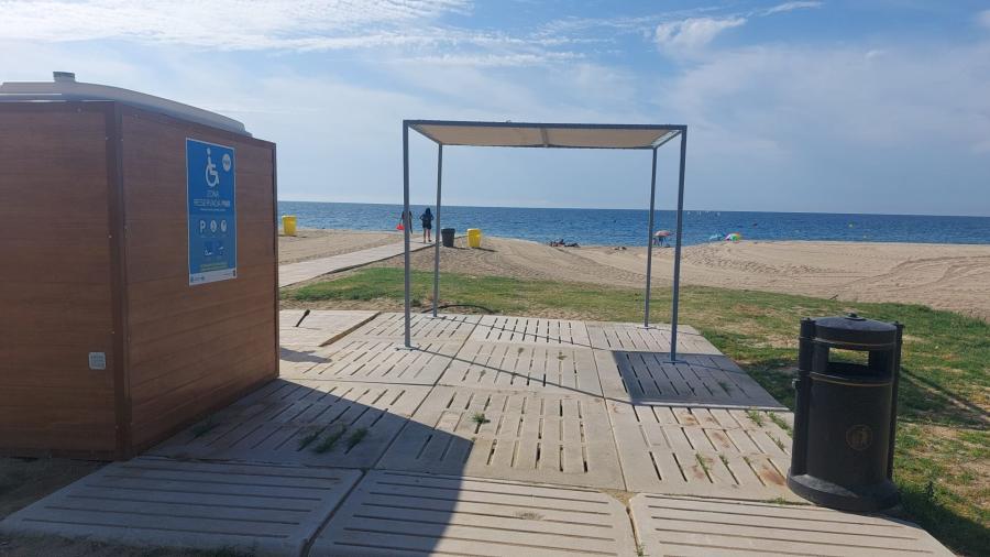 Zona PMR a la platja de l'Almadrava